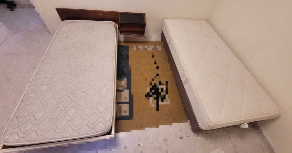 2 camas solteiro e uma de casal + colçhões.