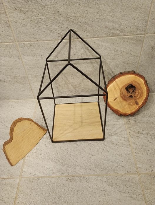 Domek ozdoba na kwiat