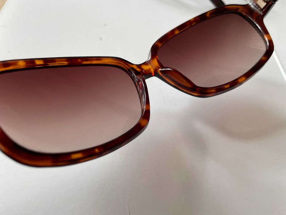 Окуляри жiночі сонцезахисні фірмові легке бу