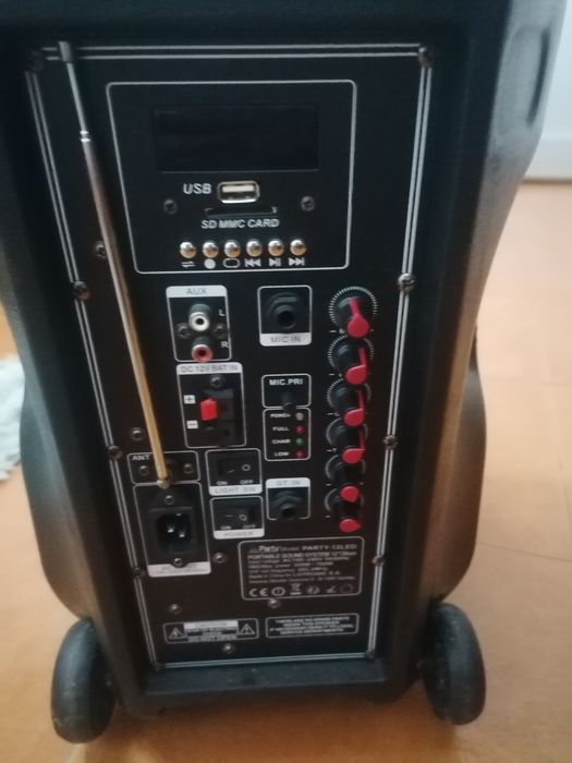 Coluna de som impecável