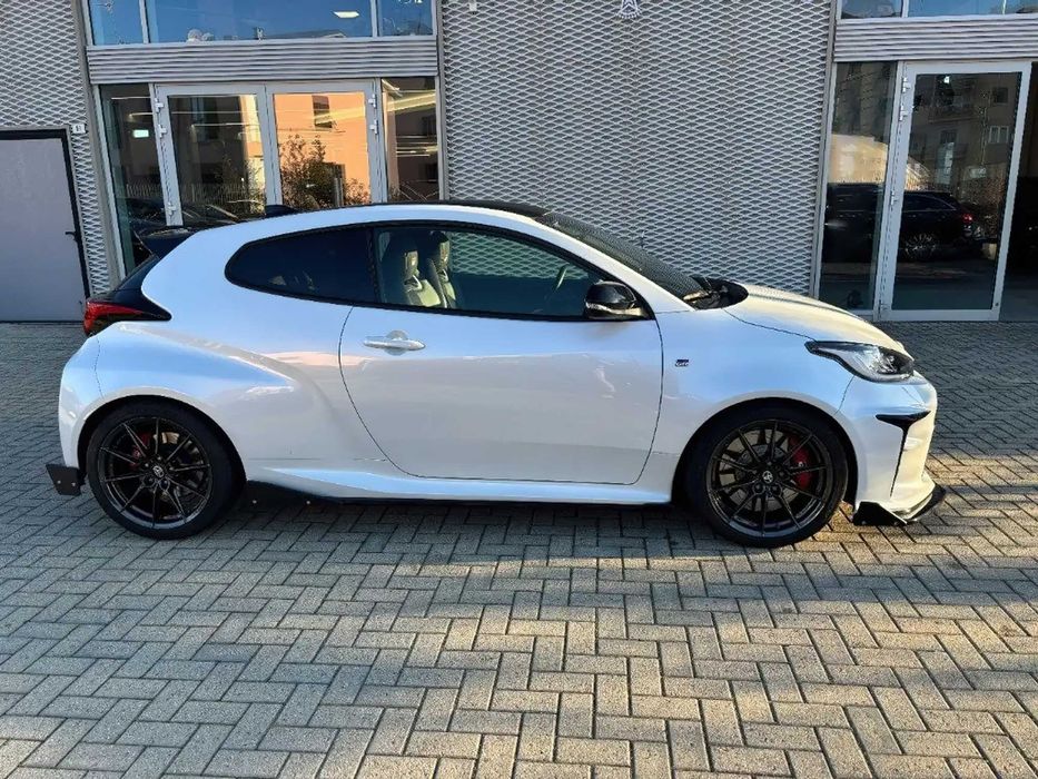 Toyota Yaris      2023