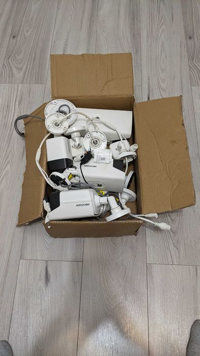 Biała Używana Kamera Analogowa Monitoring Hikvision HD WDR 2Mpx 5-50mm