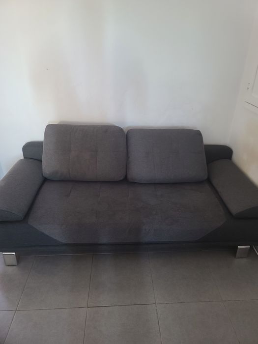 Sofa cama e mesa sala estar