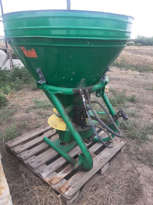 Розкидач добрив МВД-0.7