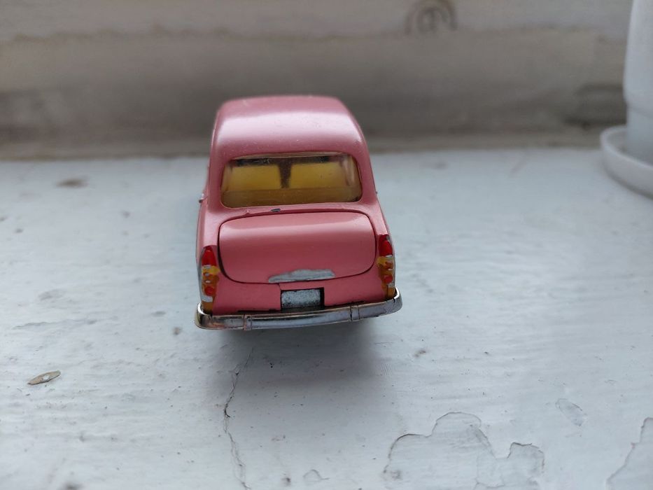 Модель СССР марки Москвич 403.