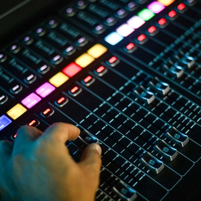 WYNAJEM nagłośnienia oświetlenia stanowisko dj wyrzutnie co2 konfetti