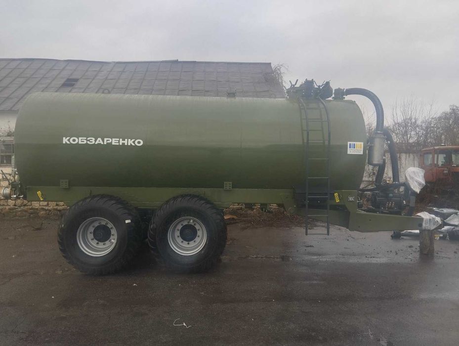 Вакуумні напівпричіпи цистерни від ВНЦ-16