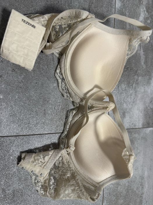 Kremowy koronkowy biustonosz Tenezis 85C push up nowy bez metki