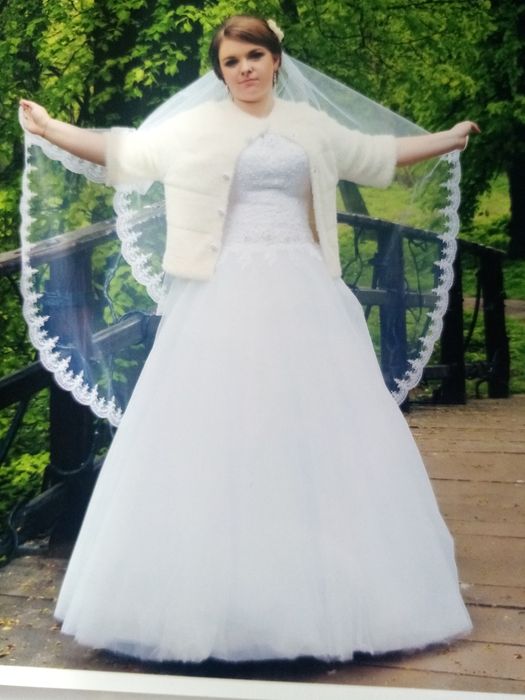 Весільне плаття.
