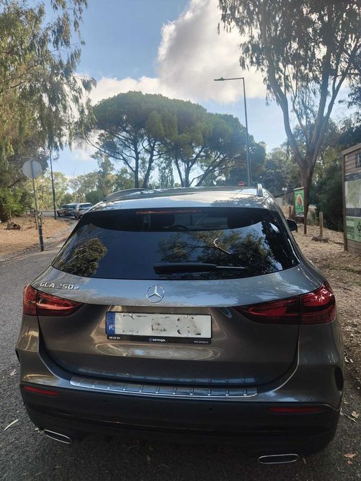 Mercedes GLA250e, AMG, com vários packs extra, garantia original