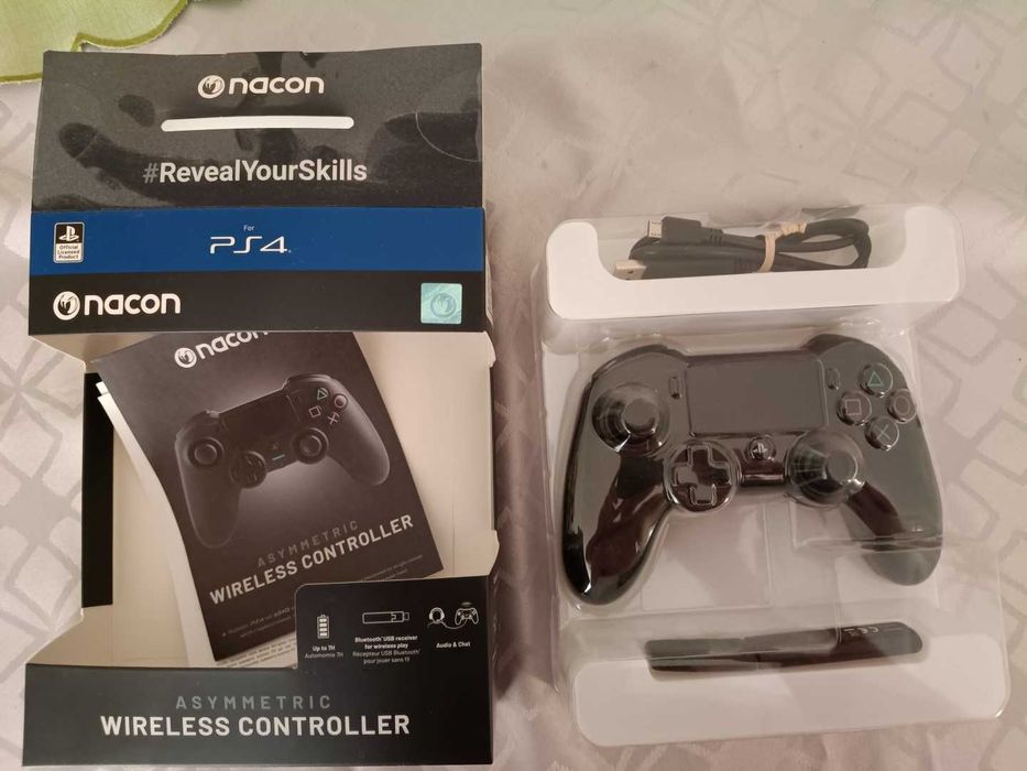 Gamepad, kontroler Nacon BB4487 - bezprzewodowy/przewodowy, asymetryczny pad do Playstation 4 i PC