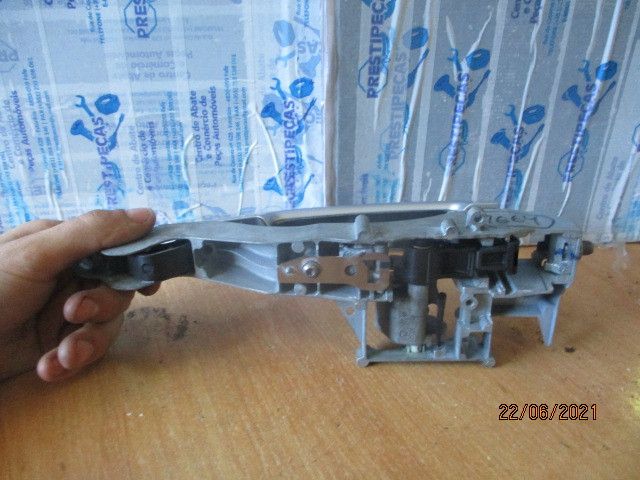 Left Front Door Handle for PEUGEOT 208