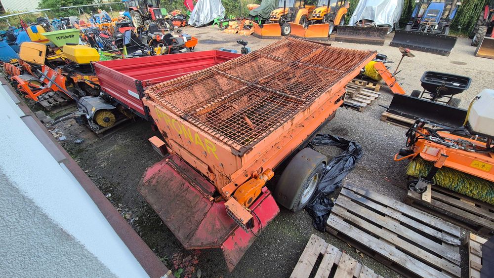 Posypywarka ciągnikowa PRONAR T130