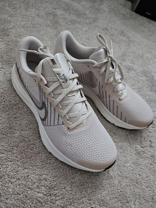 Нові кросівки Nike Run Defy