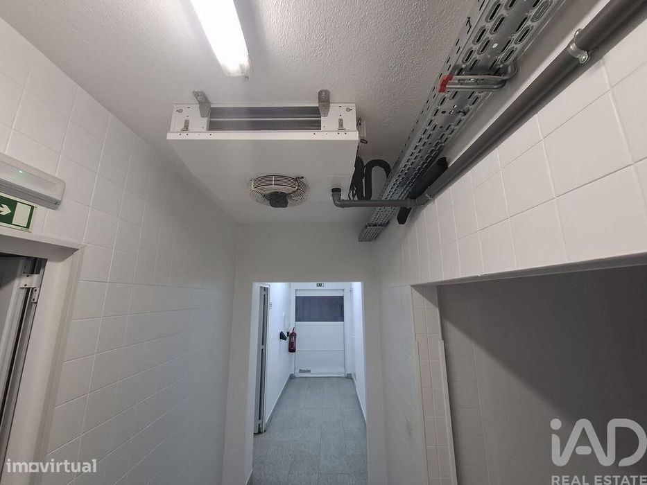 Loja / Estabelecimento Comercial em Vila Real de 300,00 m2