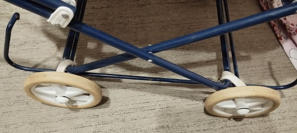 Коляска дитяча, іграшкова в стилі ретро 90х