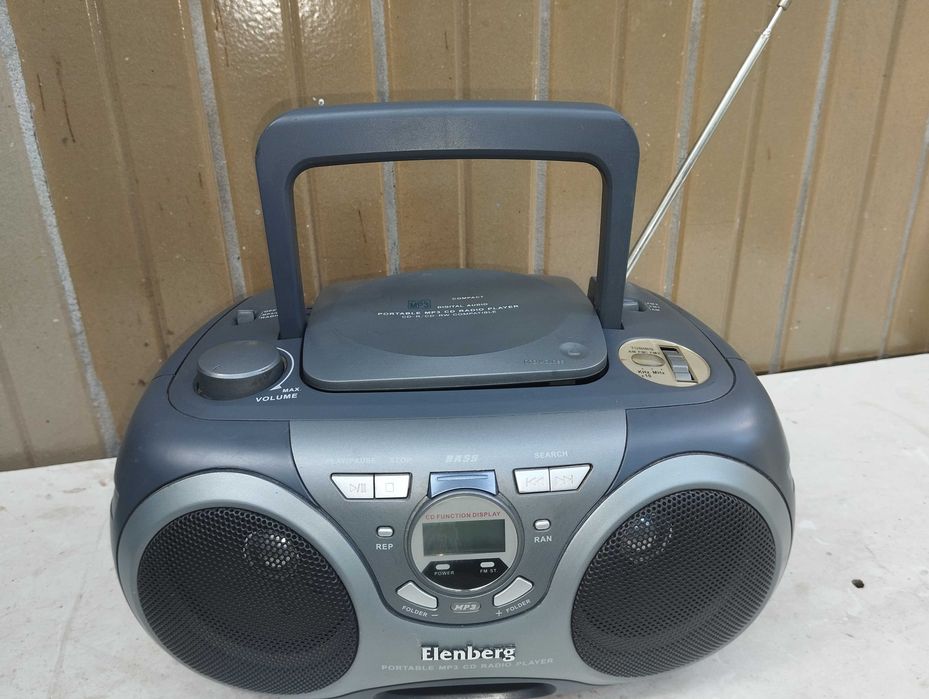 Магнитола ELENBERG CD-110 MP3. Радио приемник +проигрыватель CD дисков