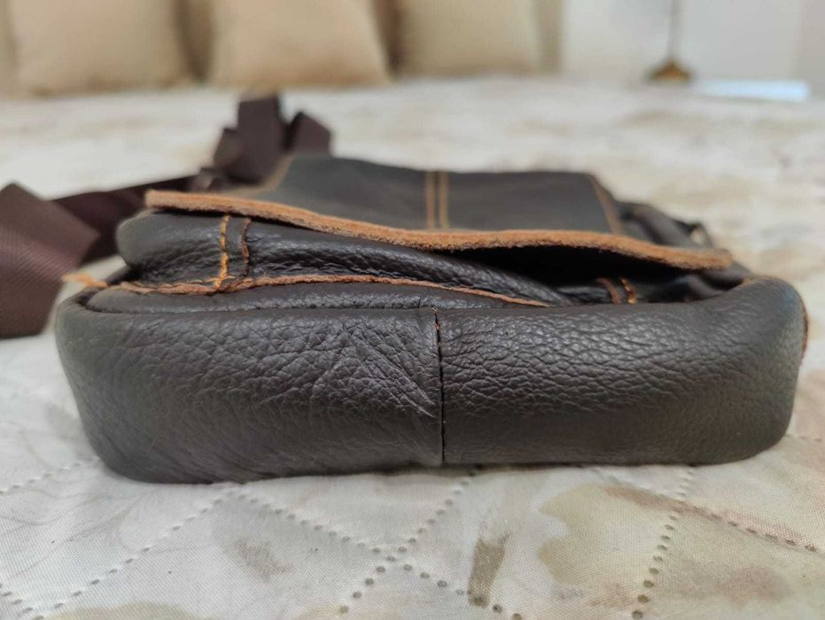 Mala tiracolo em pele natural estado semi-novo 18x22 cm