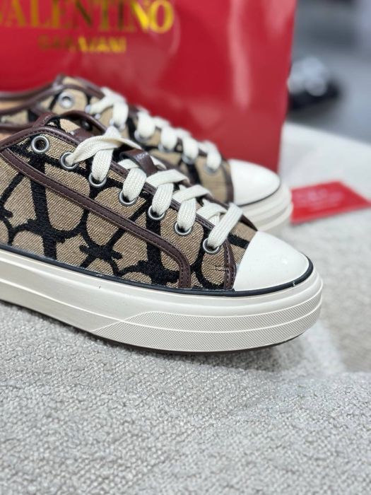 Кеди без коробки Valentino 37,38,39р