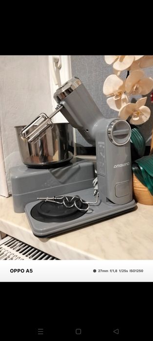 Mikser kuchenny z misa