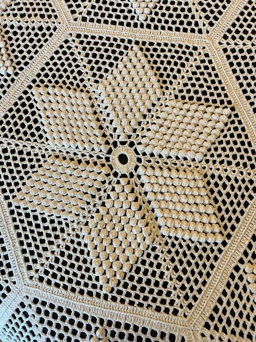 Colcha Vintage Branca em renda feita à mão