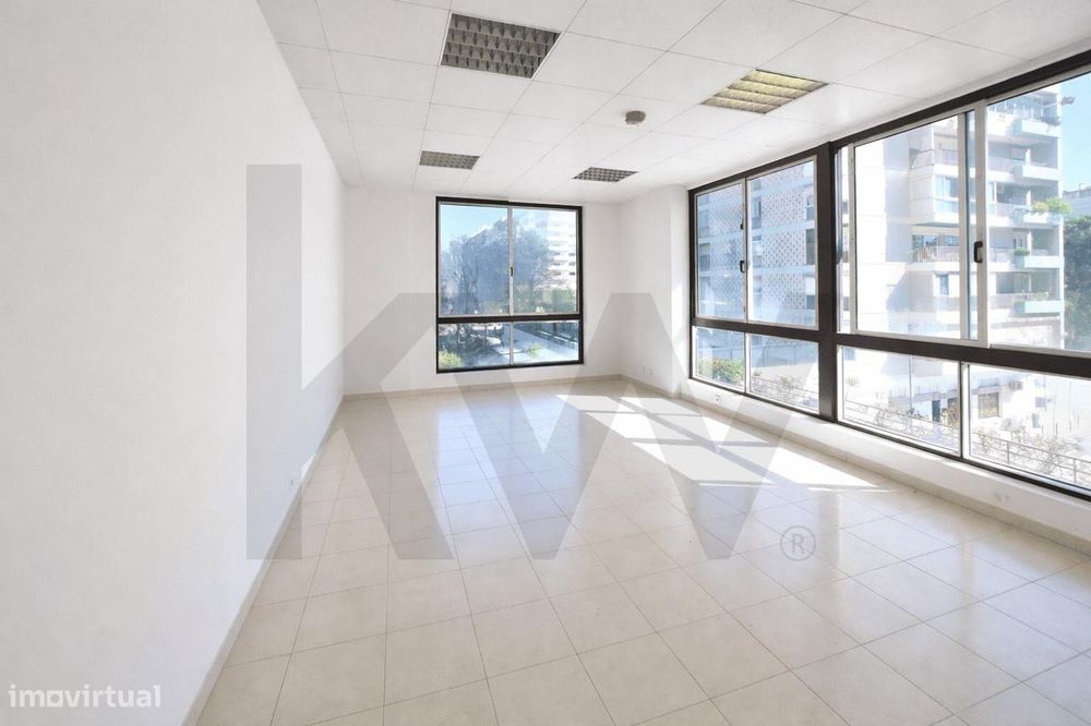 Escritório para Arrendamento – Localização Premium em S. Domingos de B