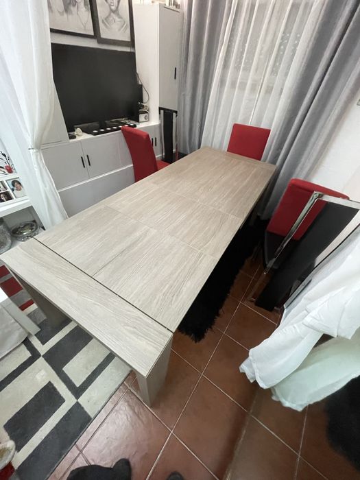 Mesa de sala em madeira extensivel