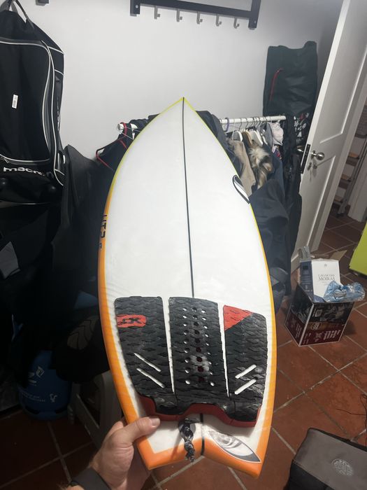 Sharpeye  5’10 30 L   HT2.5