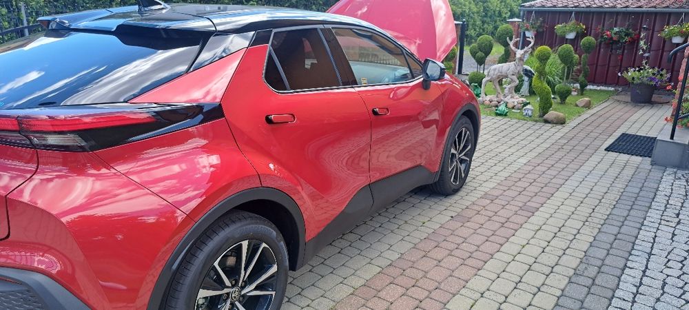 Sprzedam Toyotę C-hr 1,8 hybrid-STYLE