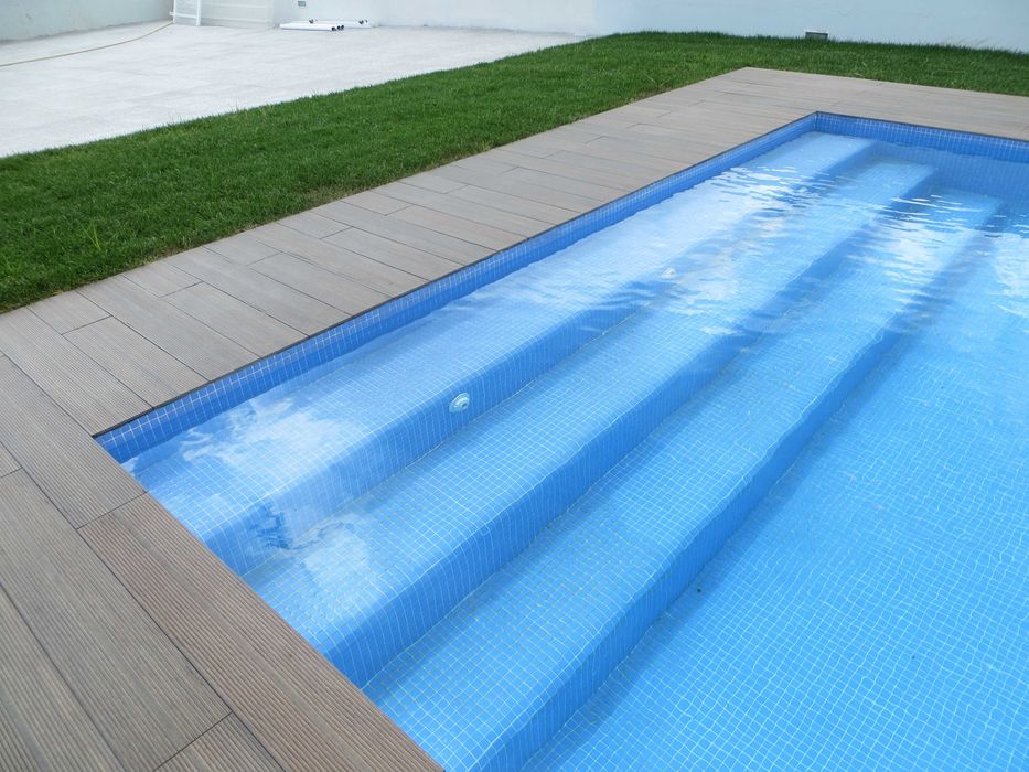 fazemos manutenção e limpesa de piscinas