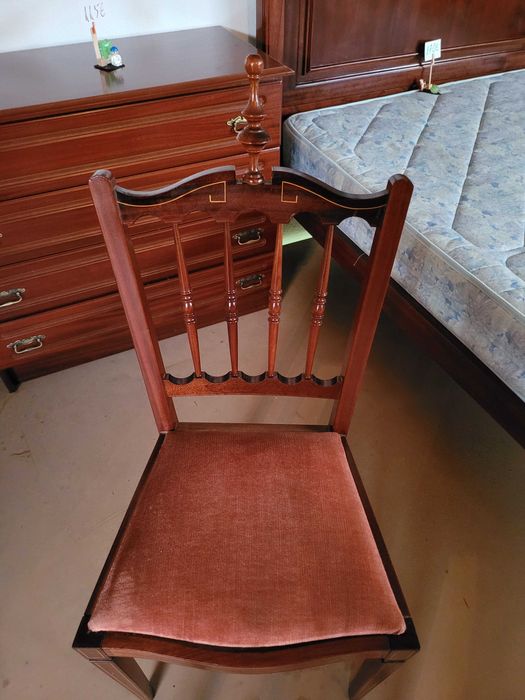 Chair and Stool Set – Excellent Condition64584266223235122