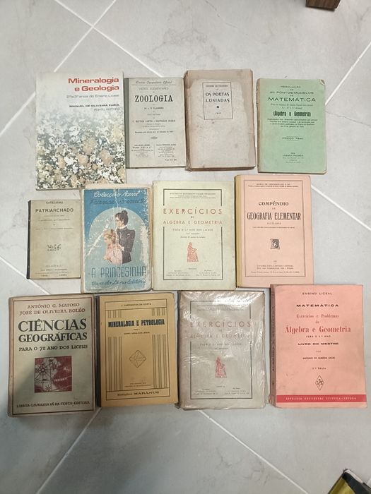 Livros escolares antigos