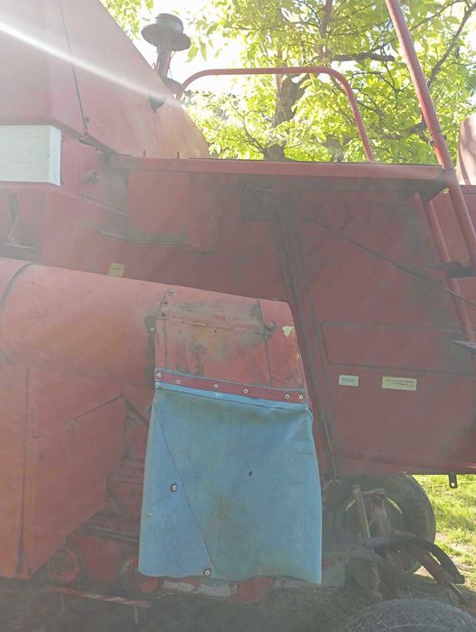 Комбайн Massey Ferguson 240