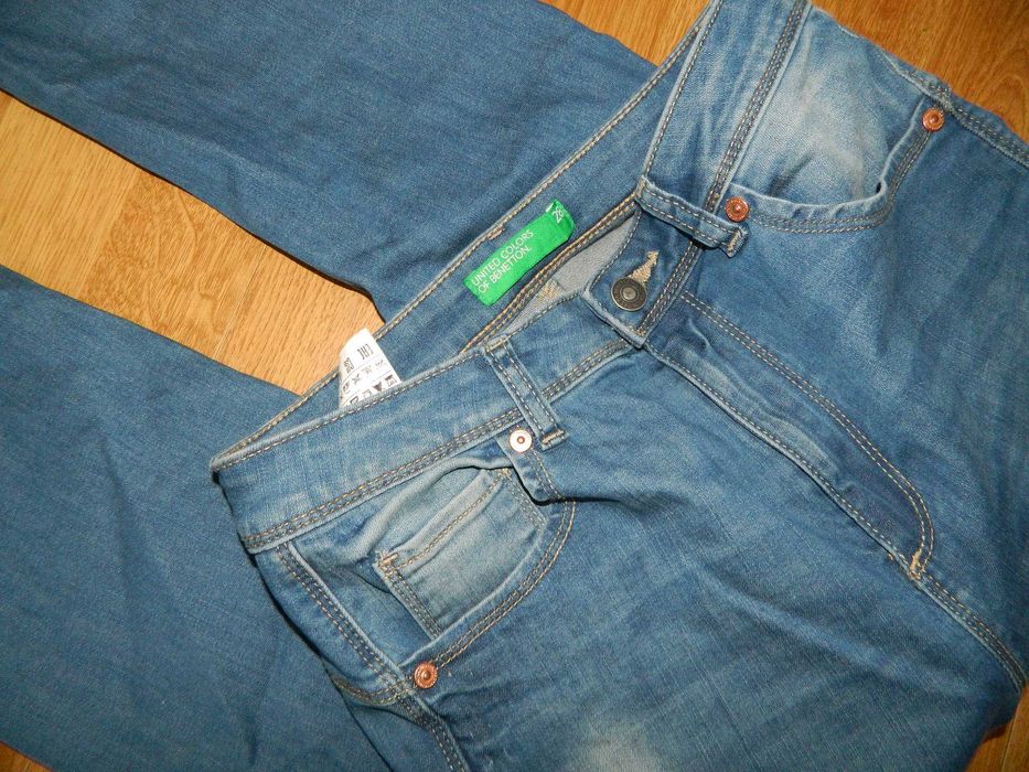 United colors of Benetton jeansy roz 28