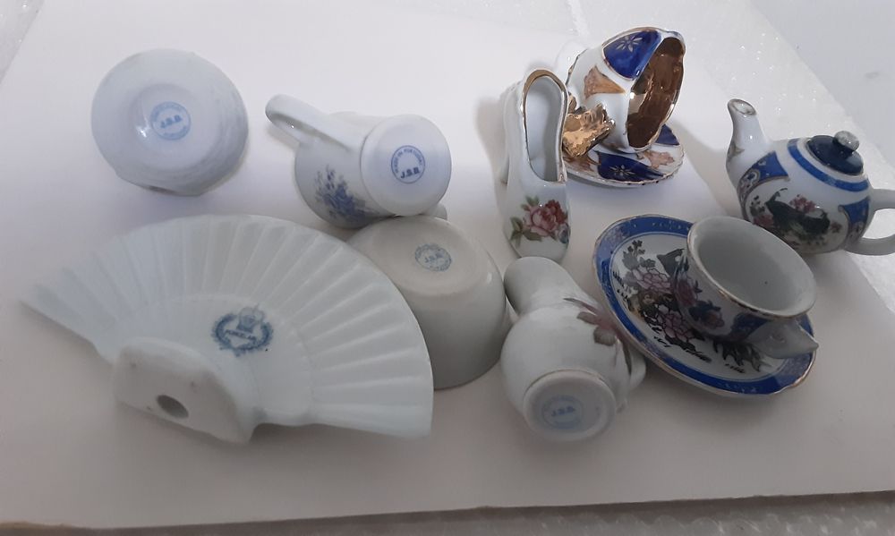 8 Lindas miniaturas em porcelana fina marca JSB.