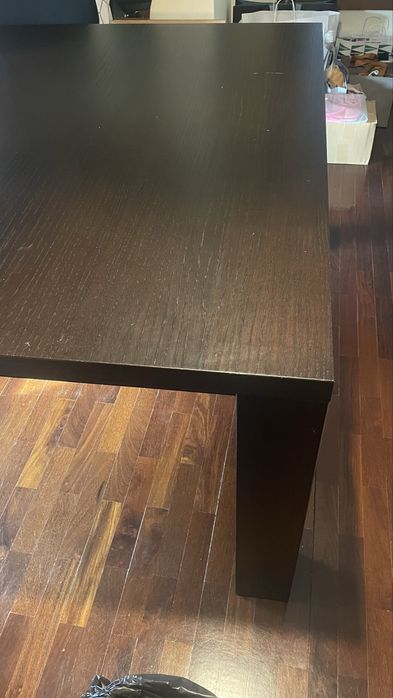 Mesa de sala castanha