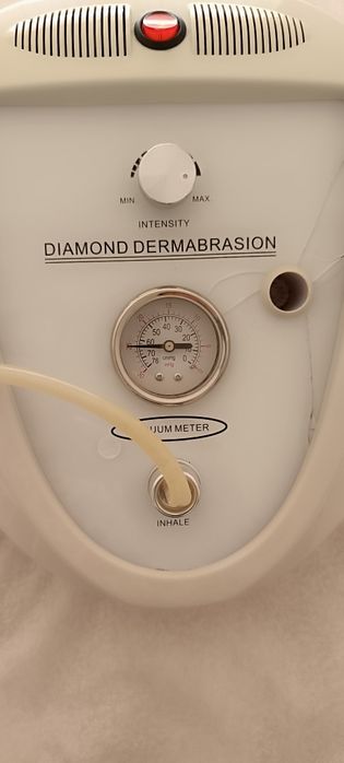Vendo máquina de microdermoabrasão usada