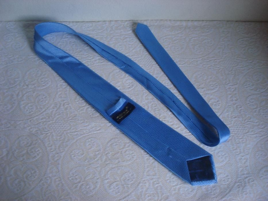 Gravata Under Blue