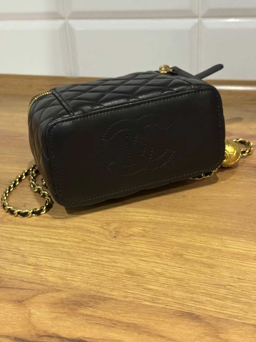 Czarna elegancka torebka – pikowany fason