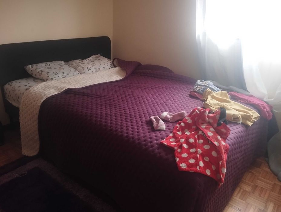 Cama Casal com colchão novo.