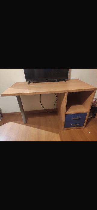 Cama dupla  com arrumação