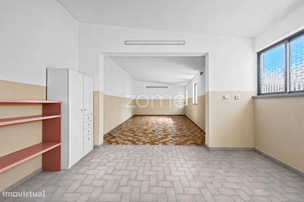 Moradia com garagem e espaço exterior