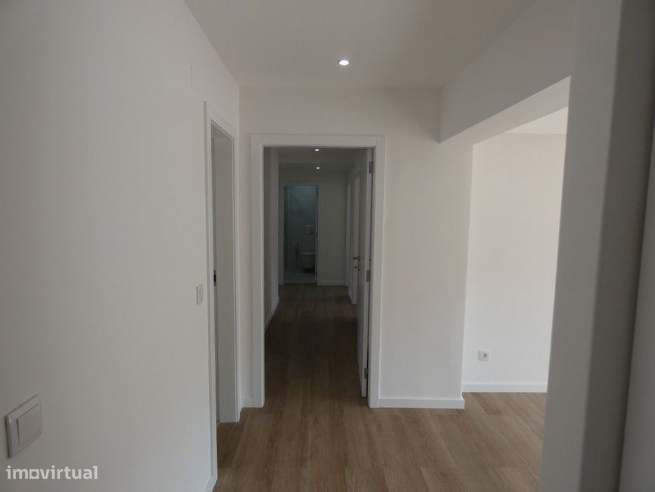 Apartamento T4 - Totalmente Remodelado