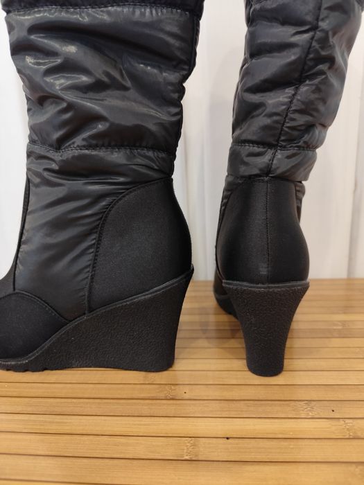 Чоботі дутіки на танкетці