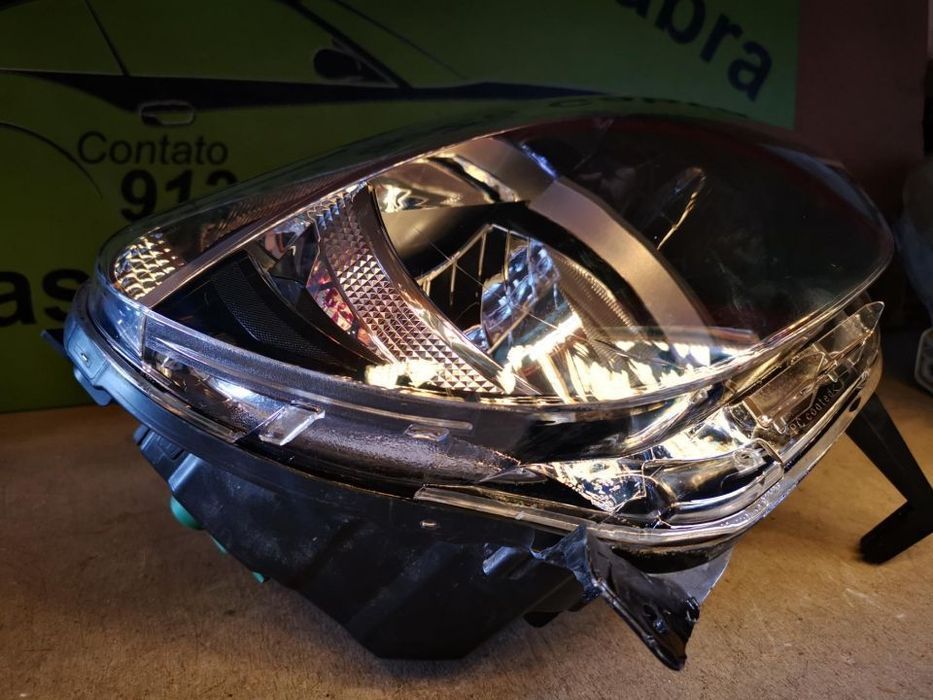 RENAULT TWINGO III FAROL DIREITO - FF331