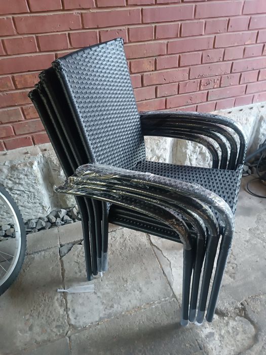 Krzesła ratanowe z metkami 6x