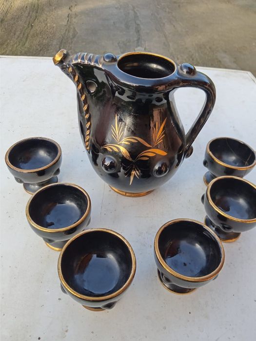 Czarna porcelit dzbanek kubki