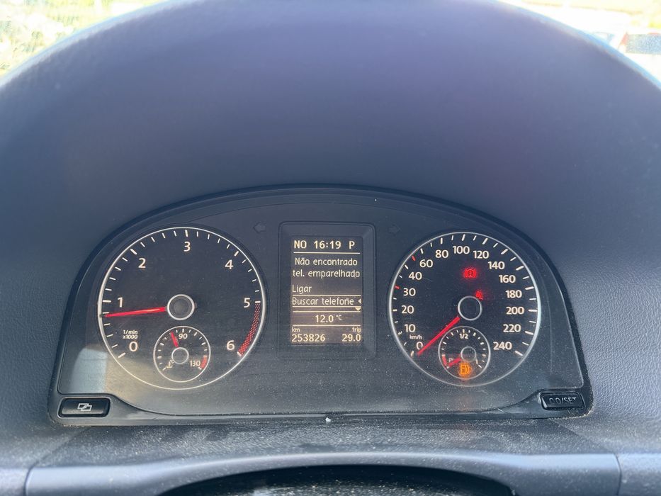 VW Touran 1.6TDi Trendline 105CV Caixa Automática 7 V