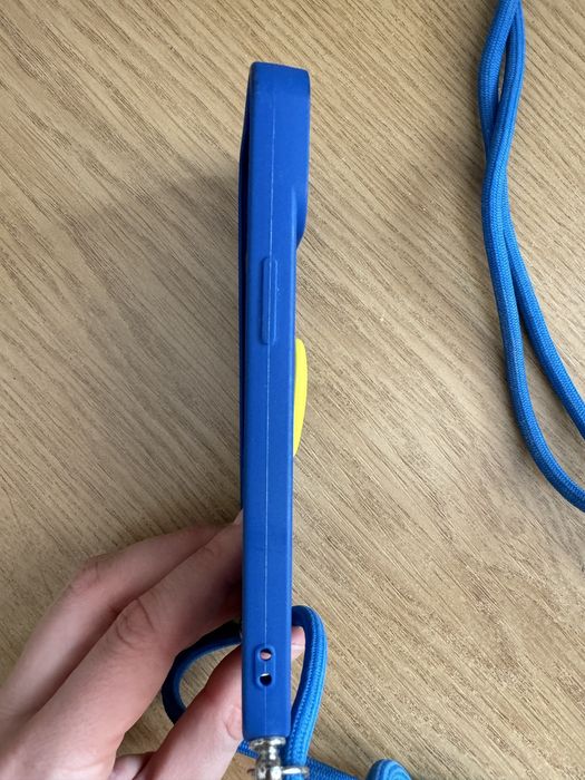 Чохол зі шнурком на iPhone 13