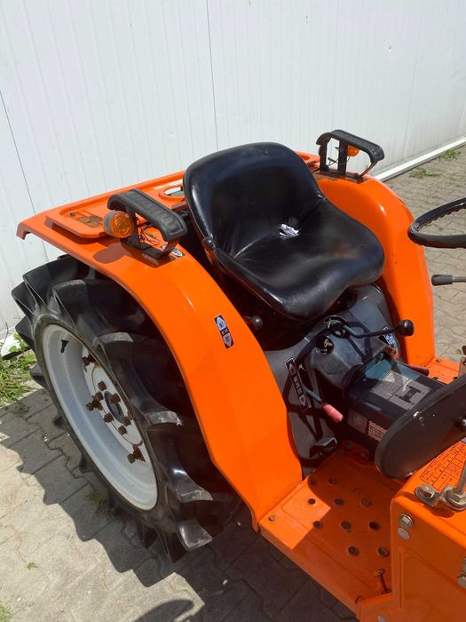 Traktor KUBOTA B1600 *M1224-03*